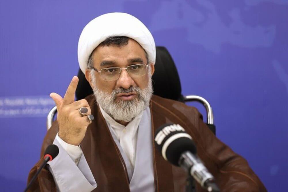 نمی توانیم برای آوازخواندن یک خانم در جمع آقایان مجوز بدهیم، در شورا باید مبانی شرعی رعایت شود - ما در کشور جمهوری اسلامی زندگی میکنیم نمی توانیم برای آوازخواندن یک خانم در جمع آقایان مجوز بدهیم، در شورا باید مبانی شرعی رعایت شود - ما در کشور جمهوری اسلامی زندگی میکنیم