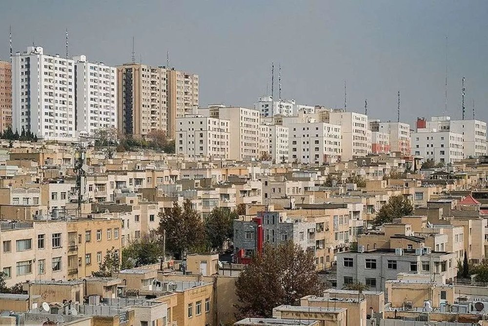 کف قیمت ساخت مسکن بدون هزینه زمین و انواع مجوزها، برابر ۴۰۰ دلار به ازای هر متر مربع است؛ یعنی ۶۰ میلیون تومان کف قیمت ساخت مسکن بدون هزینه زمین و انواع مجوزها، برابر ۴۰۰ دلار به ازای هر متر مربع است؛ یعنی ۶۰ میلیون تومان